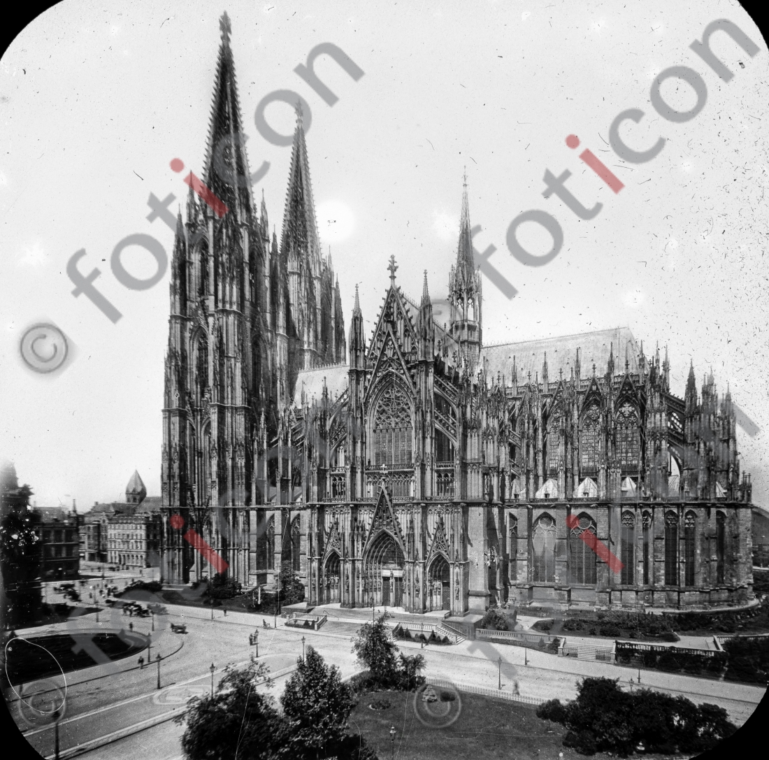 Kölner Dom | Cologne Cathedral (foticon-simon-149a-060-sw.jpg)